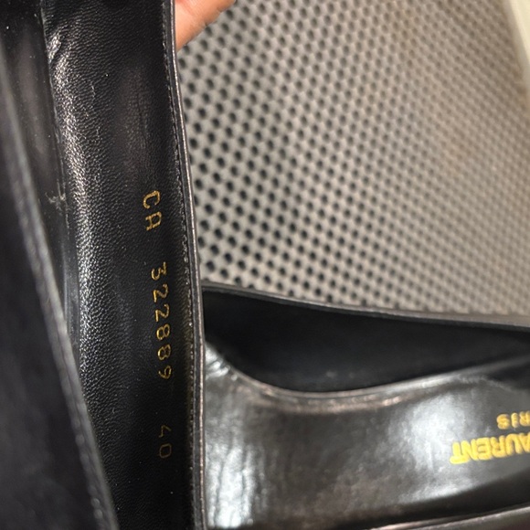 Saint Laurent Classic Black Leather Heels - Picture 5 of 6